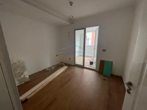 Tirane, shitet apartament 1+1+Ballkon Kati 1, 58 m² 90.000 € (Ali Demi)