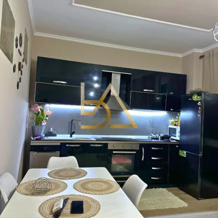 Tirane, shitet apartament 3+1+Ballkon Kati 4, Kodra Diellit