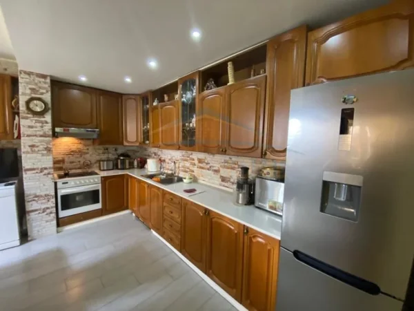 Durres, shitet apartament 3+1+Ballkon Kati 10, 228 m² 400.000 € (Vollga, Durres)