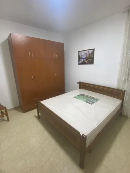 Tirane, jepet me qera apartament 1+1 Kati 2, 70 m² 450 € (Jepet me Qera Super Apartamenti 1+1 me Ballkon ne 5 Maji.)