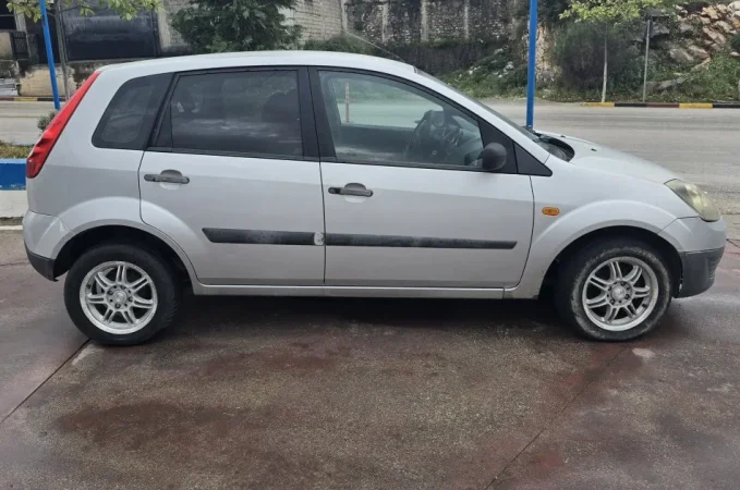 Sarande, shitur makine Ford fiesta Benzin+Gaz, gri metalizato manuale Kondicioner 280.009 km 1.250 €