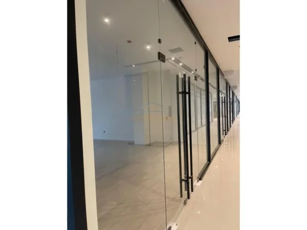 Tirane, shes ambjent biznesi Kati 2, 122 m² 550.800 € (Rruga e Kavajes)