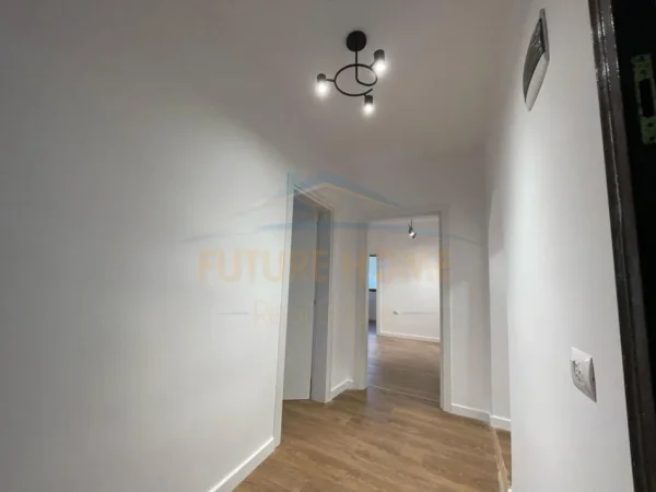Tirane, shitet apartament 2+1+Ballkon Kati 5, 67 m² 118.000 € (Kinostudio)