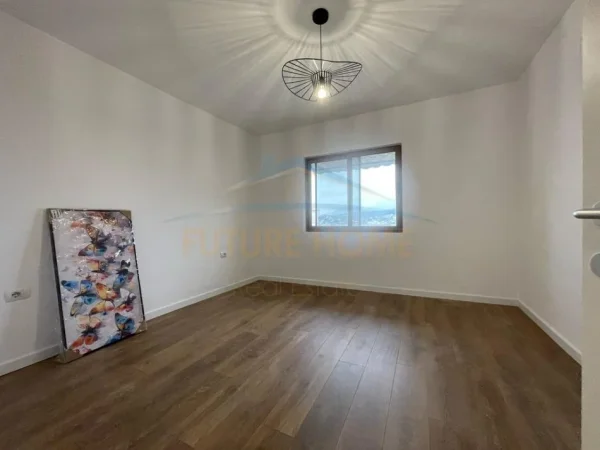 Tirane, shitet apartament 2+1+Ballkon Kati 5, 67 m² 118.000 € (Kinostudio)