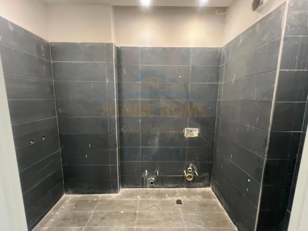 Tirane, shitet apartament 3+1+Ballkon Kati 2, 147 m² 286.000 € (Liqeni i thate)