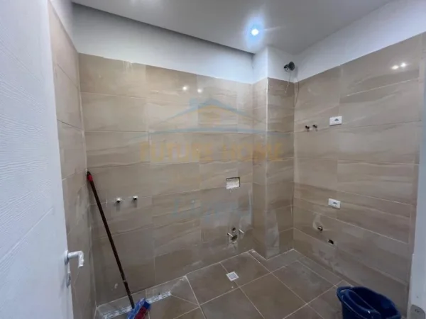 Tirane, shitet apartament 3+1+Ballkon Kati 2, 147 m² 286.000 € (Liqeni i thate)