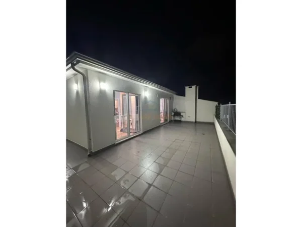 Tirane, shes apartament 2+1+Ballkon Kati 9, 128 m² 140.000 € (Yzberisht)