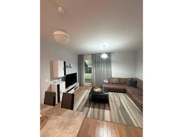 Tirane, shes apartament 2+1+Ballkon Kati 9, 128 m² 140.000 € (Yzberisht)