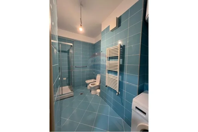 Tirane, jepet me qera apartament 1+1+Aneks+Ballkon Kati 3, 74 m² 800 € (Komuna e Parisit)