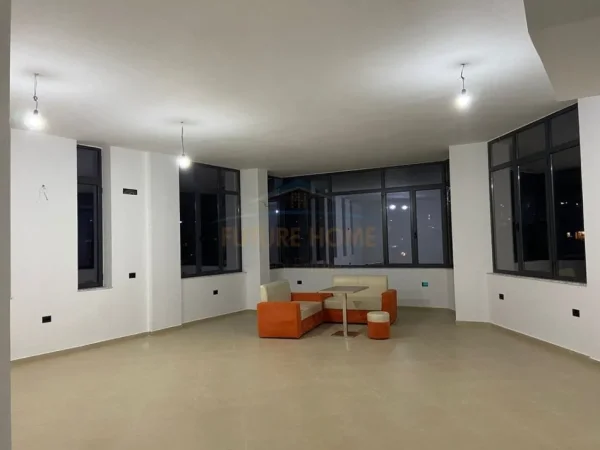 Qera, Ambient Komercial, Rruga Halit Haxhija, në Babrru, Tiranë. AREA51247
