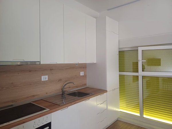 Tirane, jepet me qera apartament 2+1 Kati 4, 80 m² 480 € (ALI DEMI)