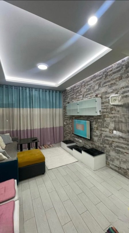 Tirane, jepet me qera apartament 1+1 Kati 5, 60 m² 680 € (KIKA 2)