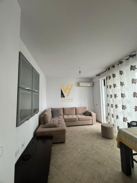 Tirane, jepet me qera apartament 1+1+Ballkon Kati 5, 70 m² 550 € (KOMUNA E PARISIT)