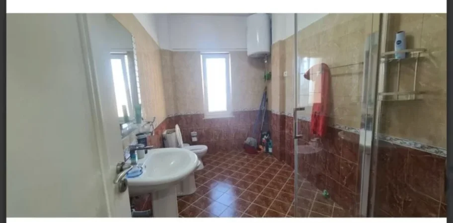 Tirane, shitet apartament 2+1 Kati 5, 110 m² 160.000 € (FAKULTETI EKONOMIK)