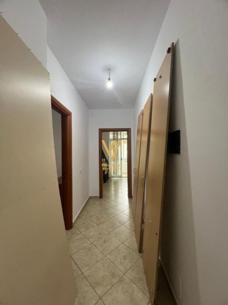 Tirane, jepet me qera apartament 1+1+Ballkon Kati 5, 70 m² 550 € (KOMUNA E PARISIT)