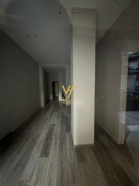 Tirane, jepet me qera dyqan Kati 0, 34 m² 500 € (MYSLYM SHYRI)