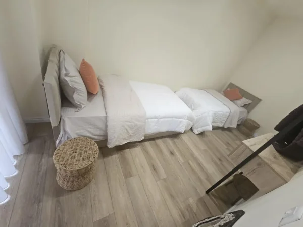 Tirane, jepet me qera apartament 2+1 Kati 2, 100 m² 650 € 