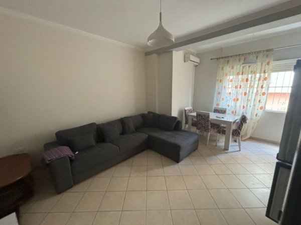 Tirane, jepet me qera apartament 1+1+Aneks+Ballkon Kati 2, 75 m² 400 € (kodra e diellit)