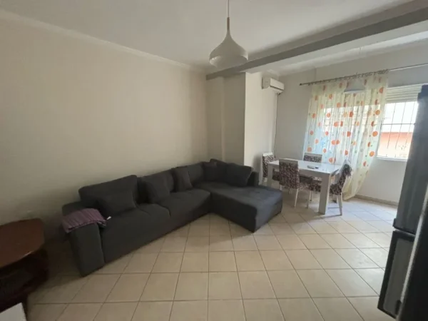 Tirane, jepet me qera apartament 1+1+Aneks+Ballkon Kati 2, 75 m² 400 € (kodra e diellit)