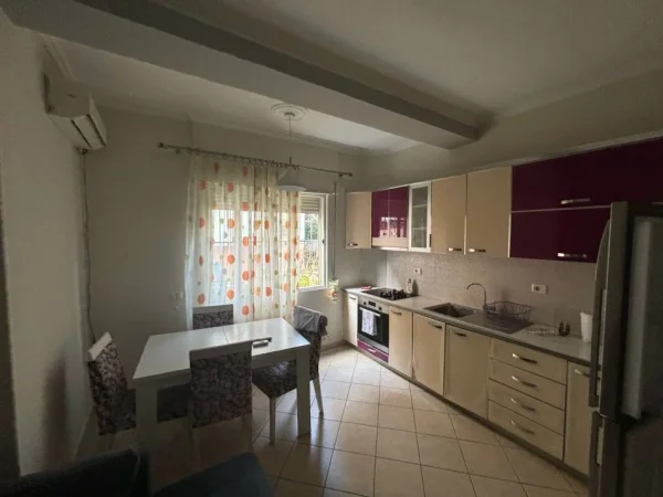 Tirane, jepet me qera apartament 1+1+Aneks+Ballkon Kati 2, 75 m² 400 € (kodra e diellit)