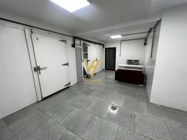 Tirane, jepet me qera ambjent biznesi Kati 0, 110 m² 750 € (LIQENI I THATE)
