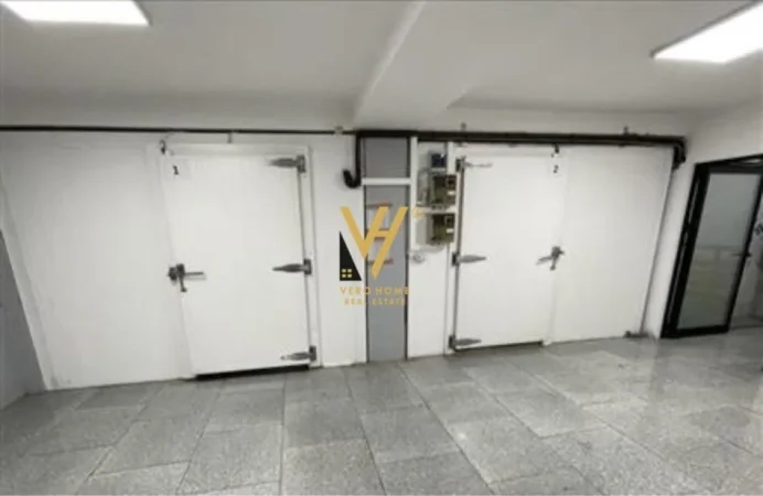 Tirane, jepet me qera ambjent biznesi Kati 0, 110 m² 750 € (LIQENI I THATE)