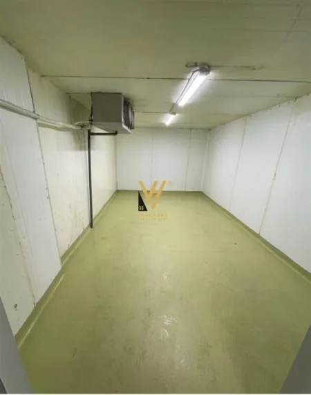 Tirane, jepet me qera ambjent biznesi Kati 0, 110 m² 750 € (LIQENI I THATE)