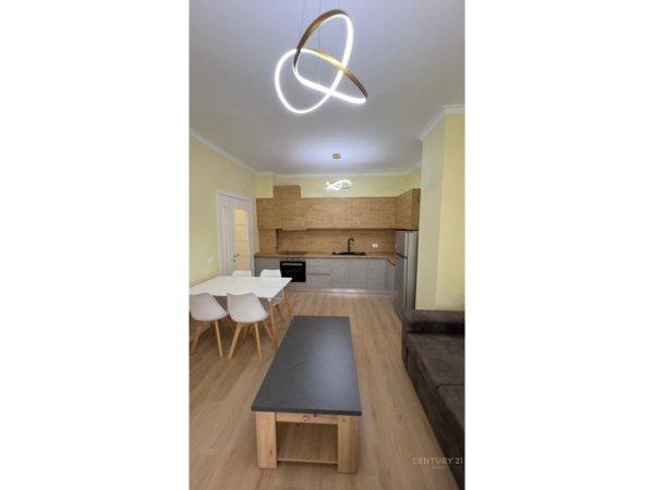 Tirane, jepet me qera apartament 2+1 Kati 4, 100 m² 600 € (Tre Deshmoret Yzberisht)