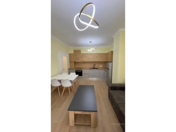 Tirane, jepet me qera apartament 2+1 Kati 4, 100 m² 600 € (Tre Deshmoret Yzberisht)
