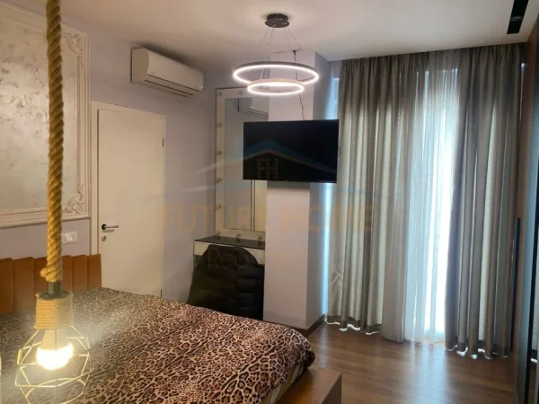 Tirane, shitet apartament 2+1+Ballkon Kati 8, 96 m² 160.000 € (Oxhaku)