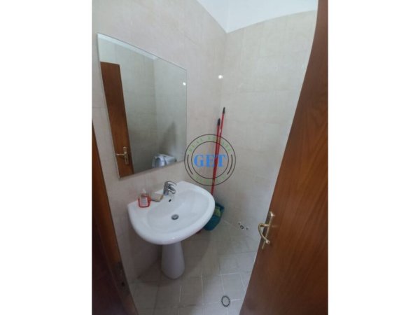 Durres, jepet me qera zyre Kati 1, 23 m² 200 € (Gjykata)