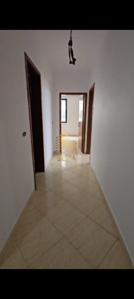 Tirane, jepet me qera ambjent biznesi Kati 8, 121 m² 800 € (Rruga Myslym Shyri)