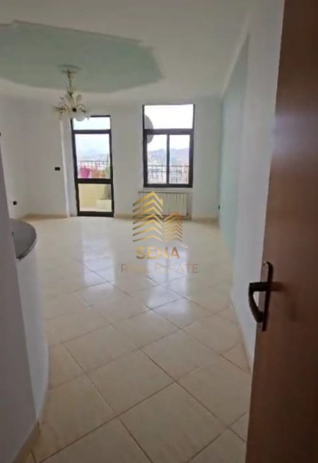 Tirane, jepet me qera ambjent biznesi Kati 8, 121 m² 800 € (Rruga Myslym Shyri)