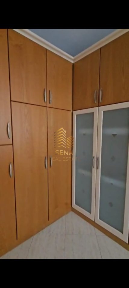 Tirane, jepet me qera ambjent biznesi Kati 8, 121 m² 800 € (Rruga Myslym Shyri)