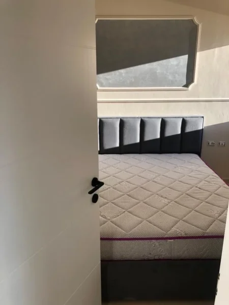 Tirane, jepet me qera apartament 1+1+Ballkon Kati 5, 65 m² 500 € (Fusha Aviacionit)