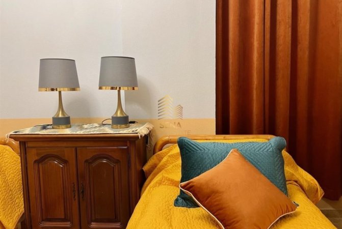 Tirane, jepet me qera apartament 2+1 Kati 1, 100 m² 700 € (Rruga Hoxha Tahsim)