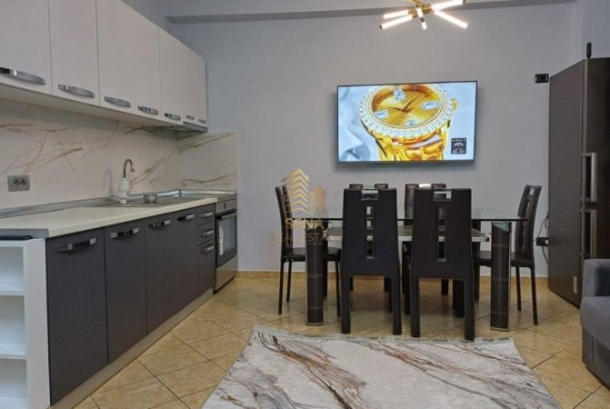 Tirane, jepet me qera apartament 2+1 Kati 1, 100 m² 700 € (Rruga Hoxha Tahsim)