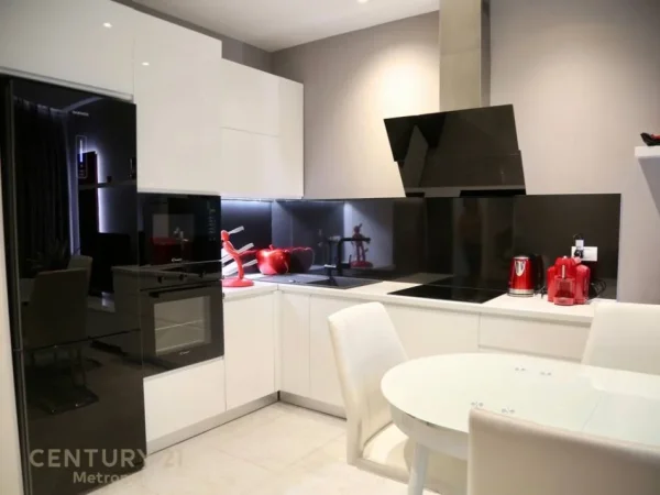 Tirane, jepet me qera apartament 2+1+Aneks+Ballkon Kati 19, 95 m² 1.800 € (Ambassador 3)