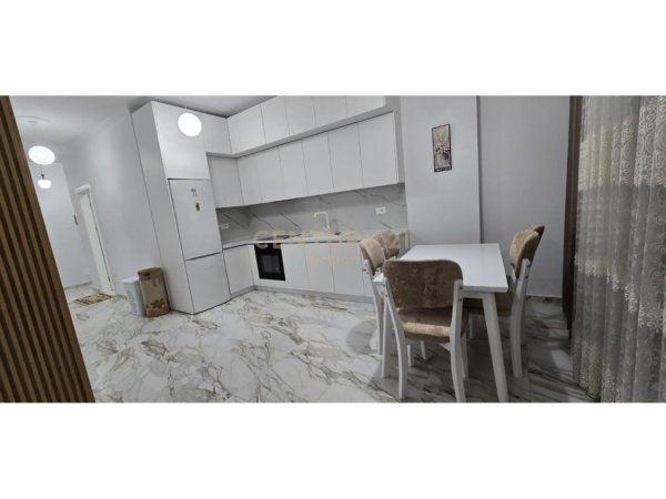 Tirane, jepet me qera apartament 2+1+Aneks+Ballkon Kati 6, 102 m² 800 € (Ish Fusha e Aviacionit)