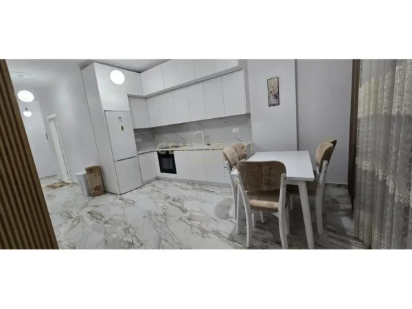 Tirane, jepet me qera apartament 2+1+Aneks+Ballkon Kati 6, 102 m² 800 € (Ish Fusha e Aviacionit)