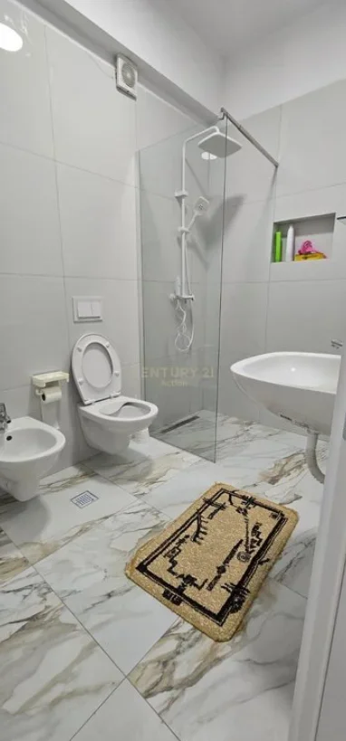 Tirane, jepet me qera apartament 2+1+Aneks+Ballkon Kati 6, 102 m² 800 € (Ish Fusha e Aviacionit)