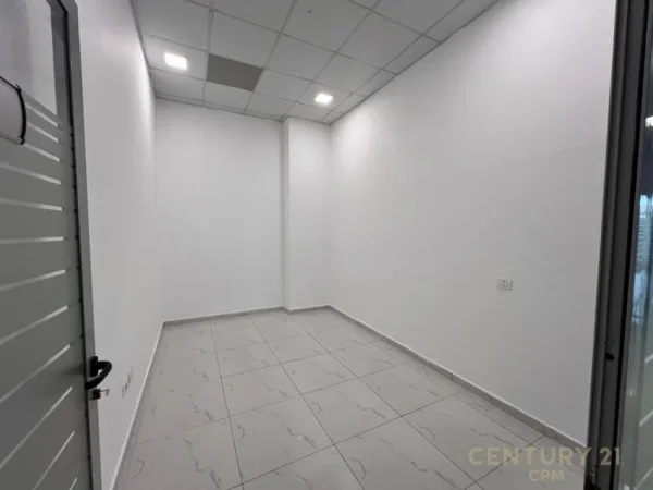 Tirane, shes ambjent biznesi Kati 0, 405 m² 1.175.000 € (Ish Stacionit te Treint)