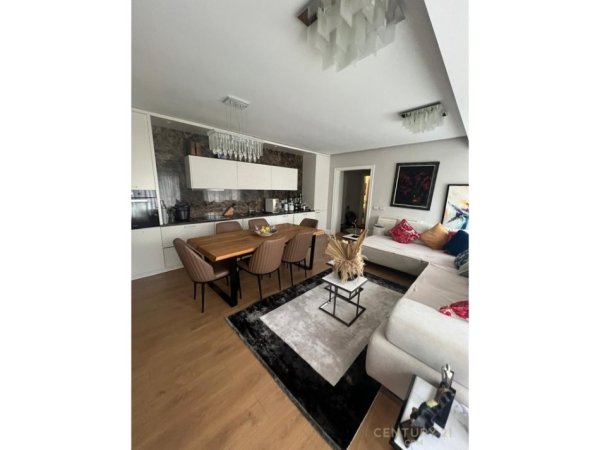 Tirane, jepet me qera apartament 2+1+Aneks+Ballkon Kati 2, 72 m² 850 € (Kodra e Diellit 2)