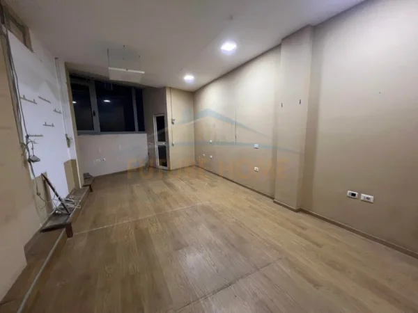 Tirane, jepet me qera ambjent biznesi Kati 1, 59 m² 1.000 € (RRUGA GEORGE W.BUSH)