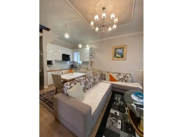 Tirane, jepet me qera apartament duplex Dublex Kati 2, 100 m² 700 € (Selite)