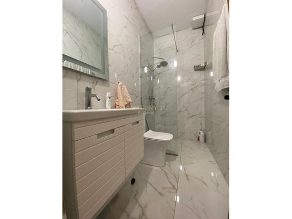 Tirane, jepet me qera apartament duplex Dublex Kati 2, 100 m² 700 € (Selite)