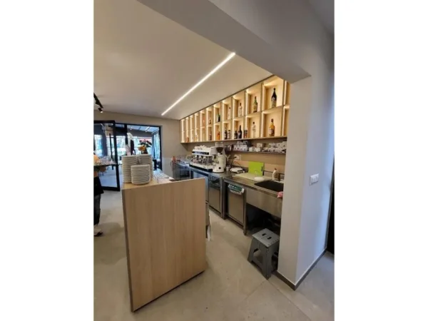 Tirane, shes bar-kafe Kati 0, 76 m² 350.000 € (Ali Demi)