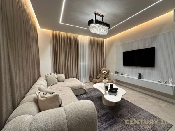 Tirane, jepet me qera apartament 3+1+Aneks+Ballkon Kati 8, 131 m² 1.450 € (Don Bosko)