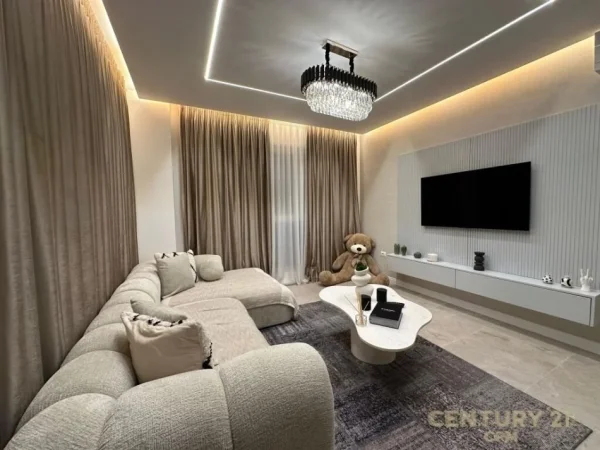Tirane, jepet me qera apartament 3+1+Aneks+Ballkon Kati 8, 131 m² 1.450 € (Don Bosko)