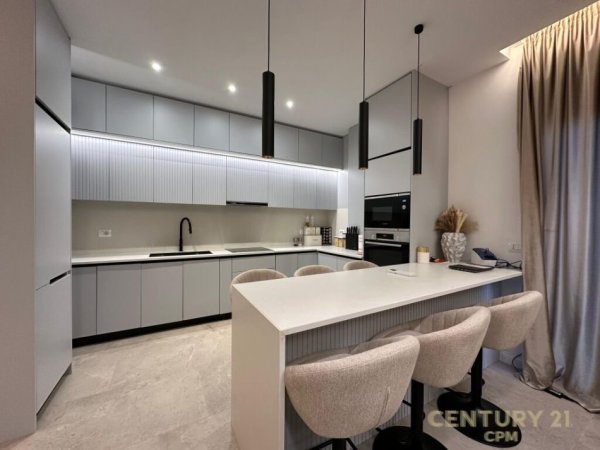 Tirane, jepet me qera apartament 3+1+Aneks+Ballkon Kati 8, 131 m² 1.450 € (Don Bosko)